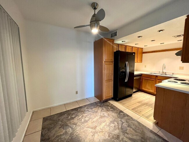 Building Photo - 4964 Newport Cove Dr