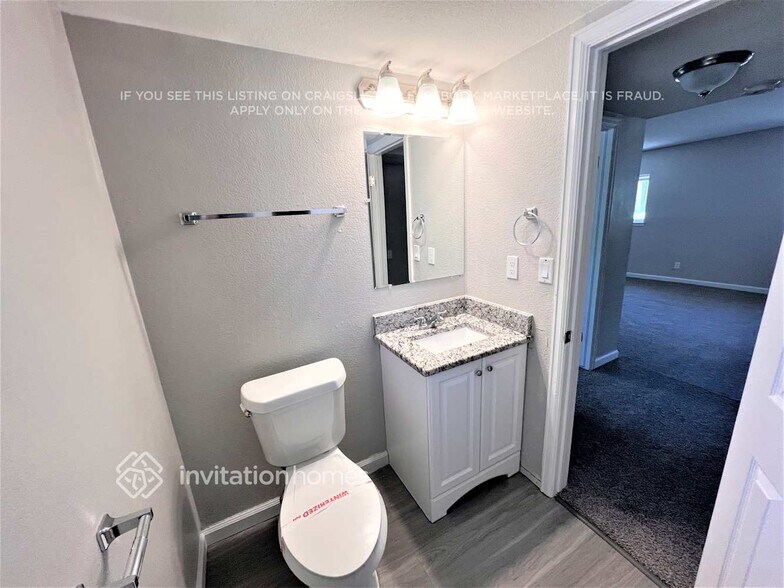 Building Photo - 21320 E Aberdeen Pl