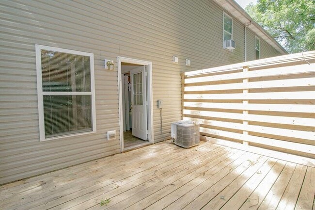 Building Photo - 513 Peachers Ridge Rd