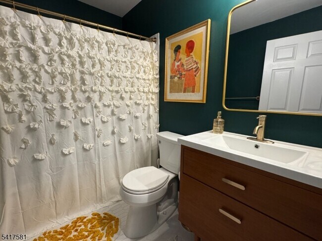 Building Photo - 2051 Charles Ct