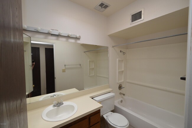 Building Photo - 731 S Pantano Pkwy