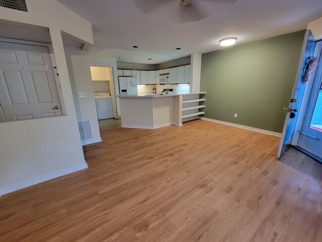Building Photo - Super spacious 1 bedroom condo in South Boulder with reserved parking