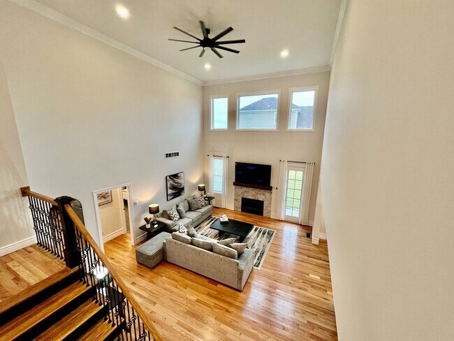 Building Photo - NEW, big, beautiful, Executive Home Liberty Twp