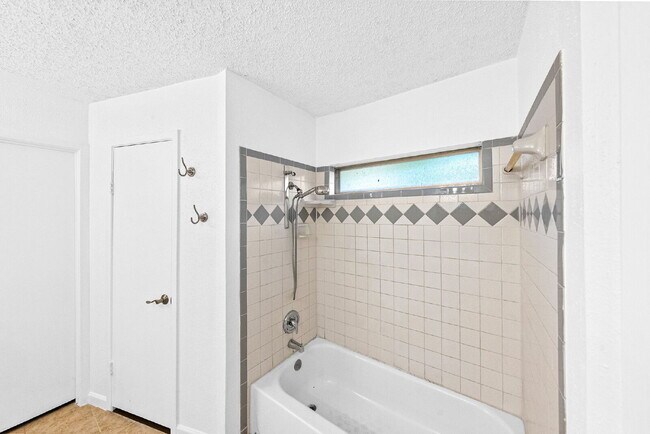 Building Photo - MINUTES FROM LACKLAND, MILES FROM BORING