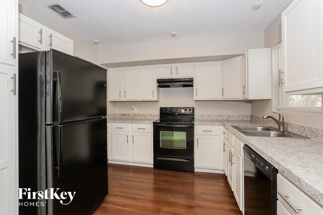 Building Photo - 262 Claudia Dr