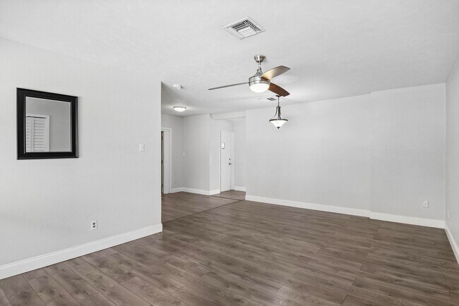 Building Photo - 3 Bedroom home in Belle Isle