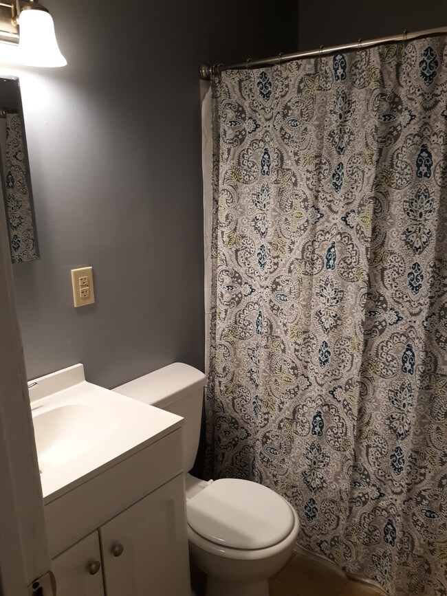 Building Photo - 215 S Berry St