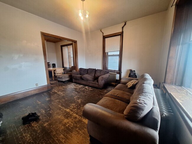 Building Photo - Large 3 Bedroom Open July 1st!