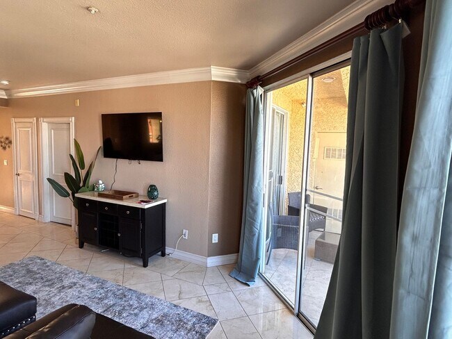 Building Photo - Beautiful  furnished 1 bedroom with a view of the Sphere!