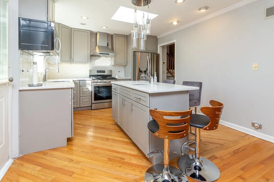 Building Photo - 432 S Dale Ave