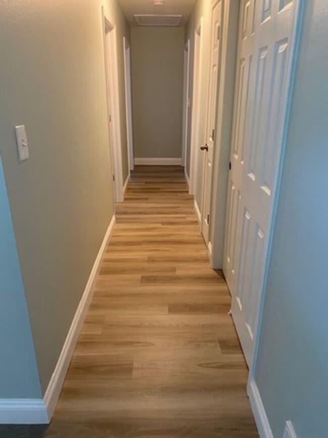 Building Photo - UPDATED 3B/1.5B Home in the Heart of Ft. Walton Beach