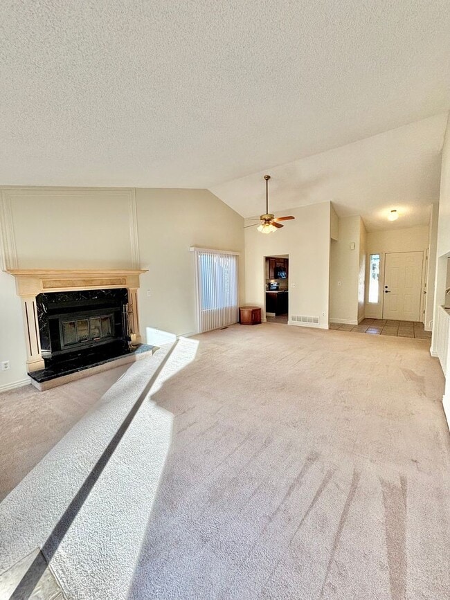 Building Photo - Beautiful 3-Bedroom Home Near Ken Caryl, Parks & Schools!!Available Now!!