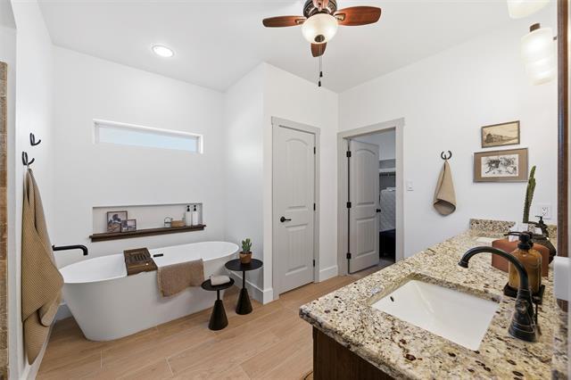 Building Photo - 570 S Point Ct