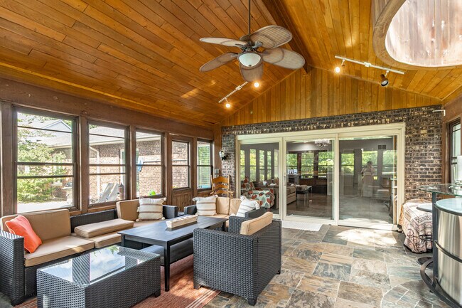 Building Photo - 31 Fox Trail