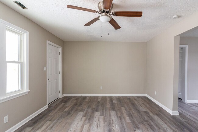 Building Photo - Welcome to this beautiful newly renovated 3-bedroom brick ranch!