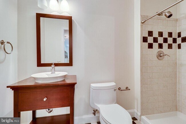 Building Photo - 6122 Bayliss Pl
