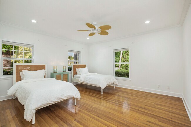 Building Photo - 230 Osceola Way