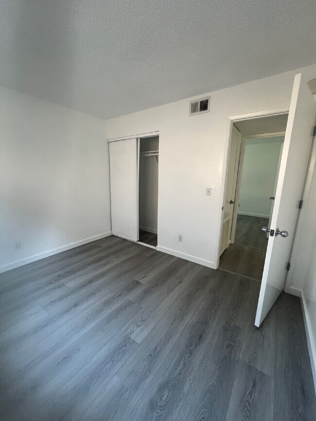 Building Photo - 2205 15th Ave