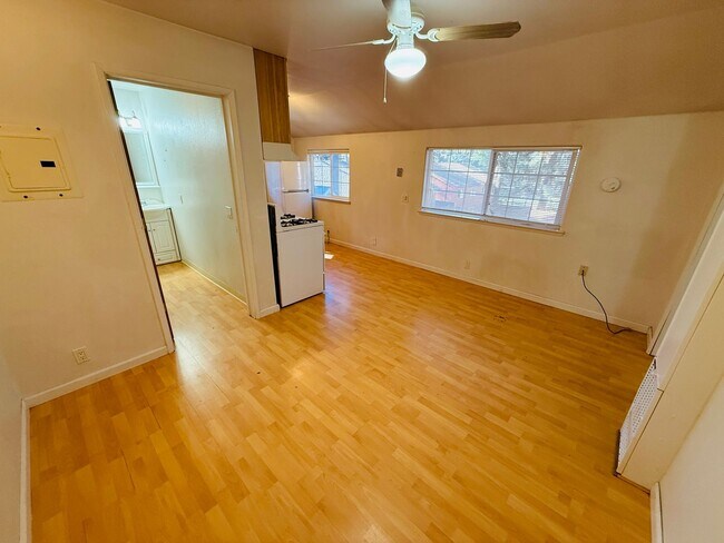 Building Photo - 940 Merced Ave