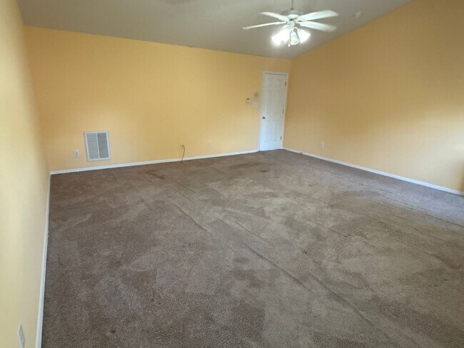 Building Photo - Spacious 3 Bed | 2.5 Bath House in Raleigh