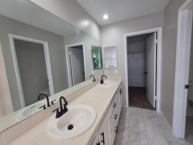 Building Photo - 2757 Trotwood Ln