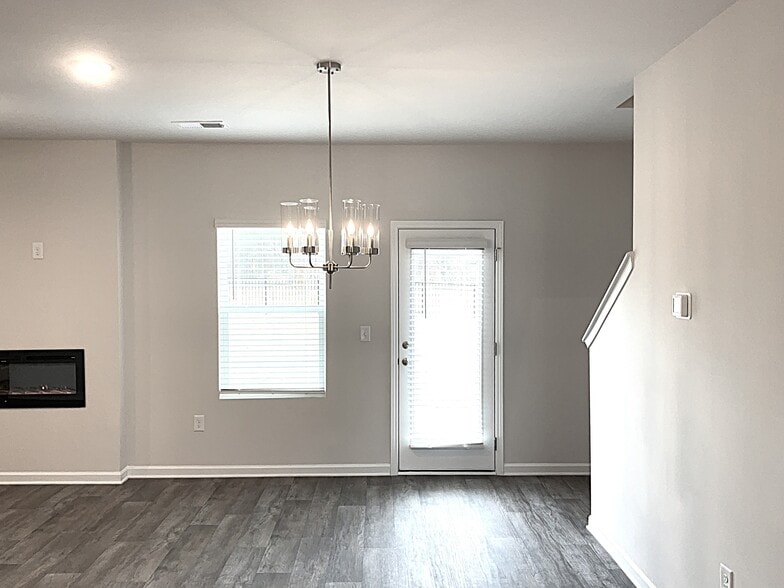 Building Photo - 3160 Emberly Dr