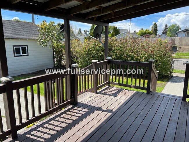 Building Photo - Wonderful corner lot home.