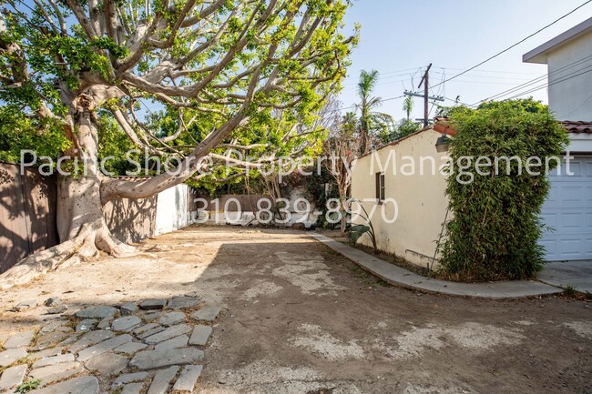 Building Photo - Gorgeous Steinkamp Spanish 3-Bedroom Home ...