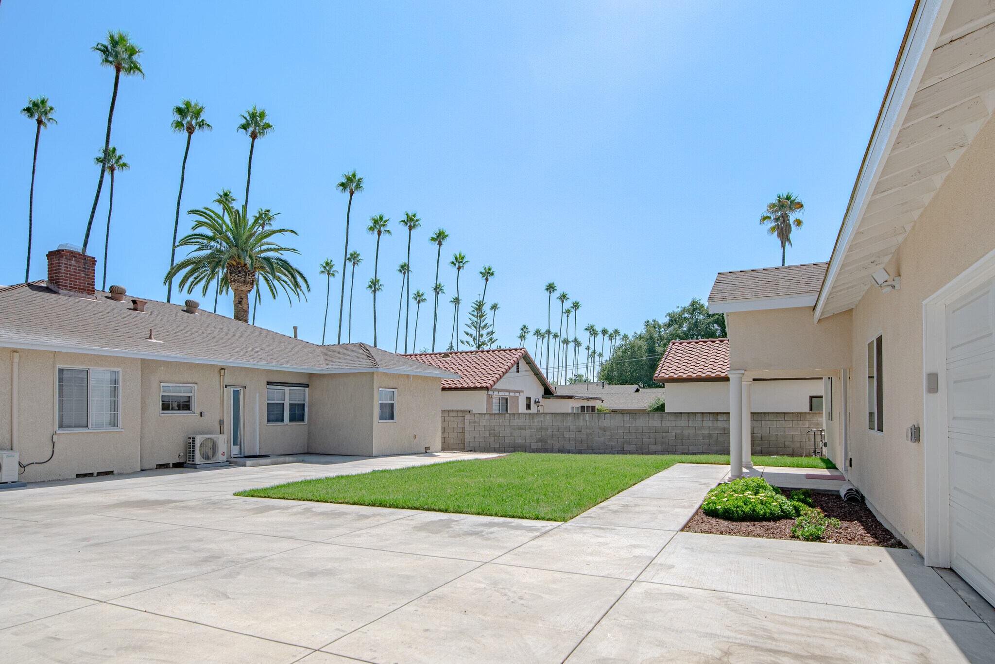 Building Photo - 1219 N Azusa Ave