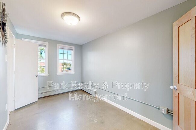 Building Photo - 1301 W Dakota Ave