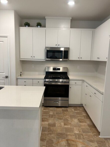Building Photo - 5585 Kate Way