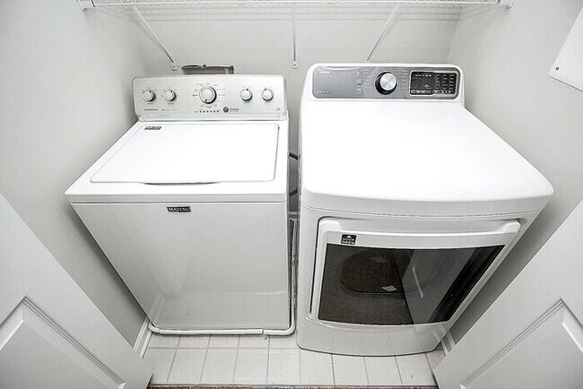 Building Photo - Beautifully Maintained 3BD/2.5BA 2 Story Townhome in Blakeney Preserve!