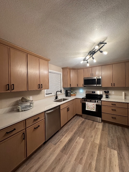 Building Photo - 2021 Airport Rd