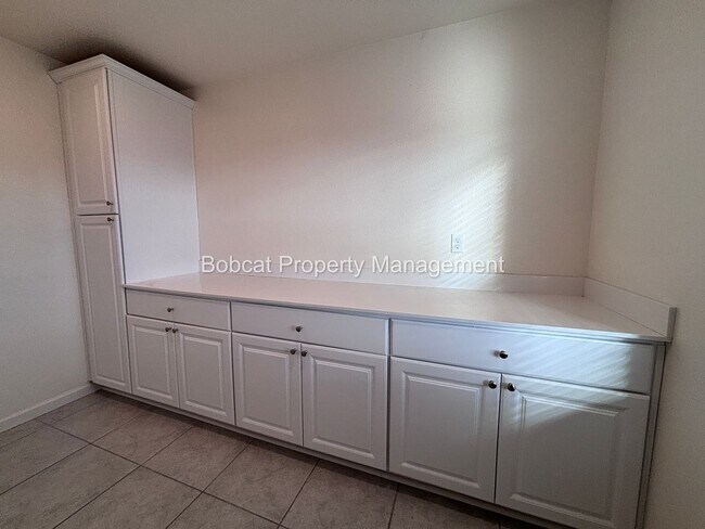 Building Photo - Large Home in Dayton with Mother In Law Quarters