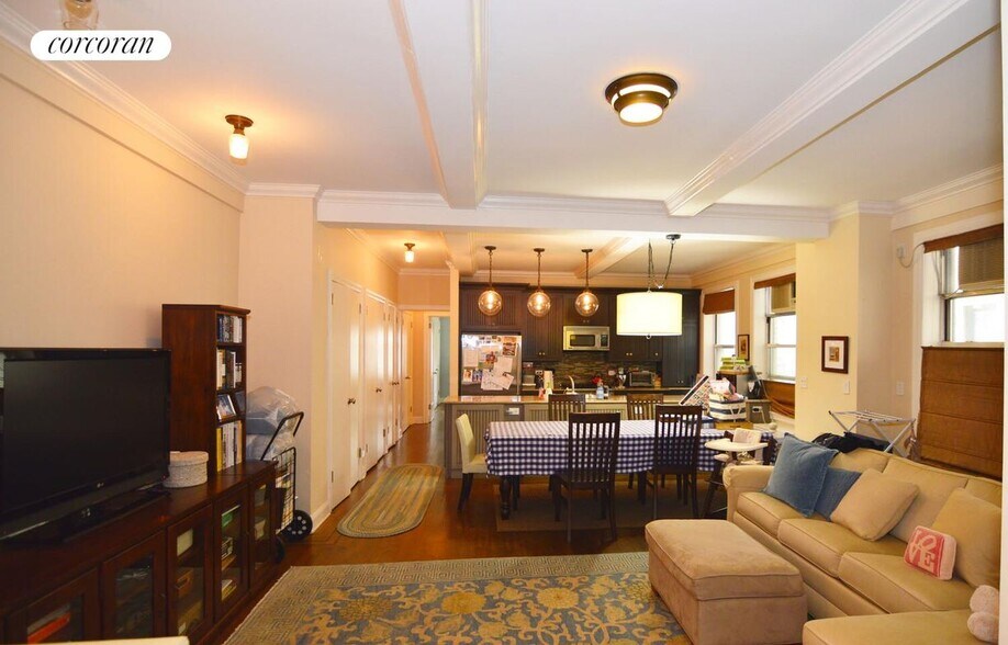 Primary Photo - 240 W 98th St