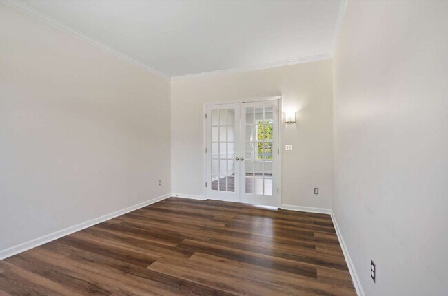 Building Photo - Spacious 5-Bedroom Living with Scenic View