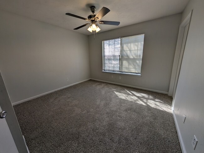 Building Photo - 2350 Horne Ave