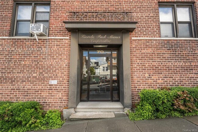 Primary Photo - 70 Sherman Ave