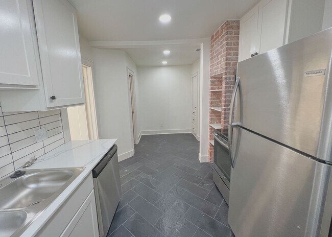 Building Photo - $500 OFF FIRST MONTHS RENT! Charming Duplex on 21st St.