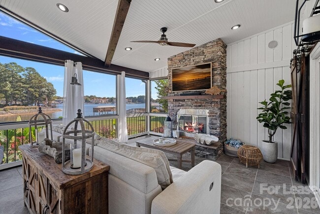 Building Photo - 18026 Whispering Oaks Dr