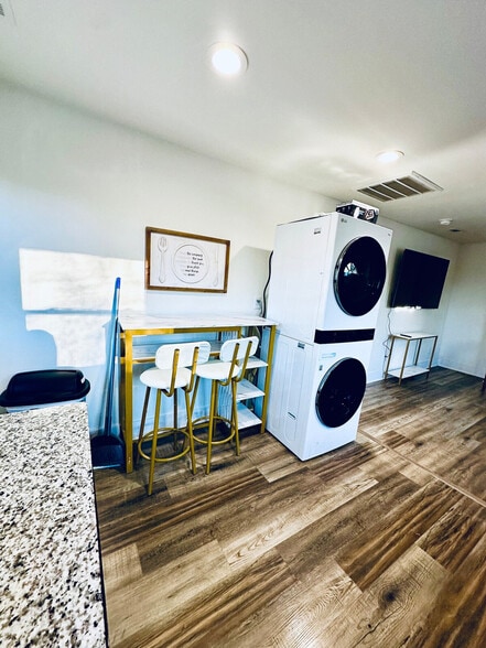 Building Photo - 401 Cedar Lane Rd