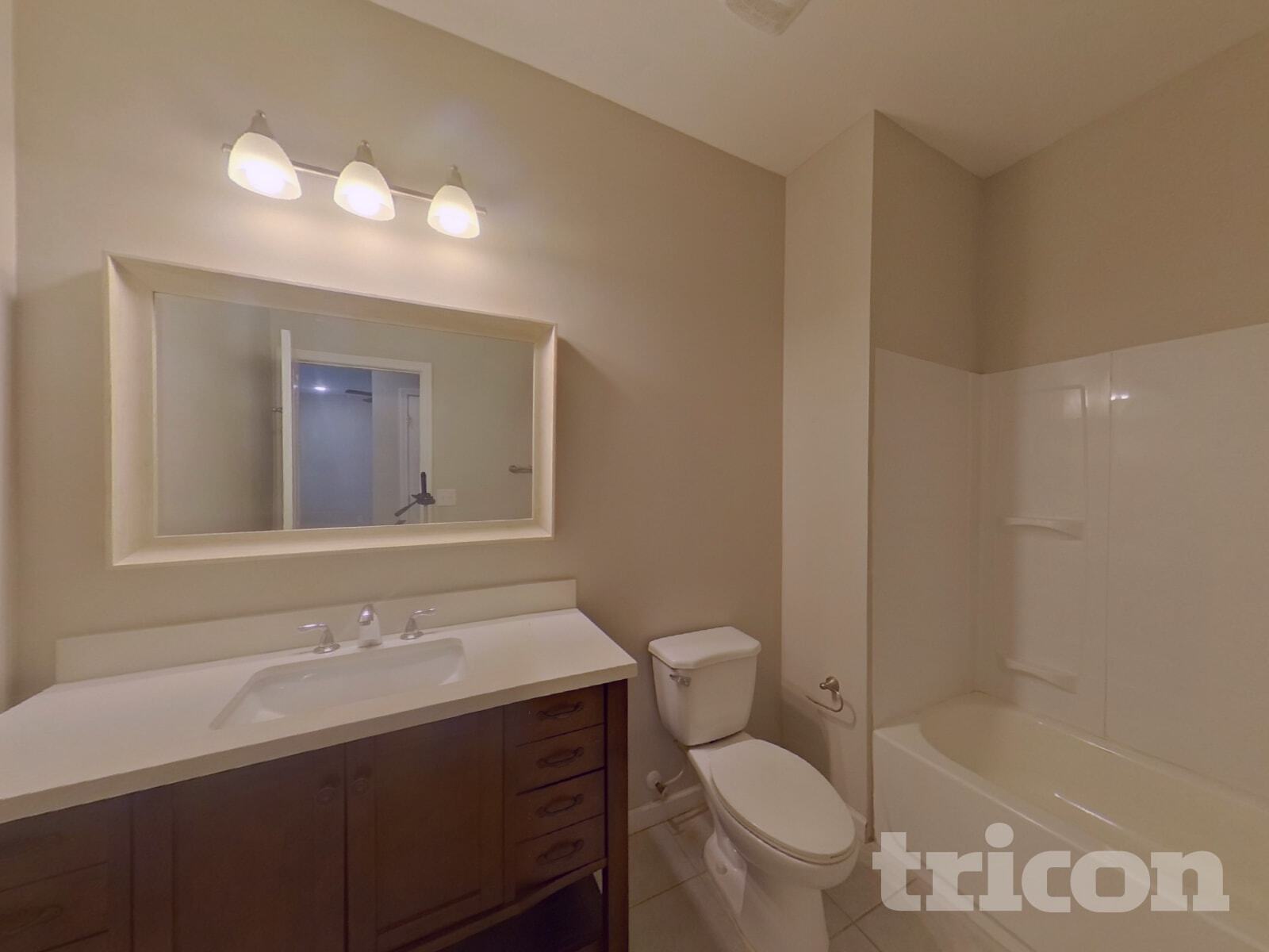 Building Photo - 1576 Queen Elizabeth Dr