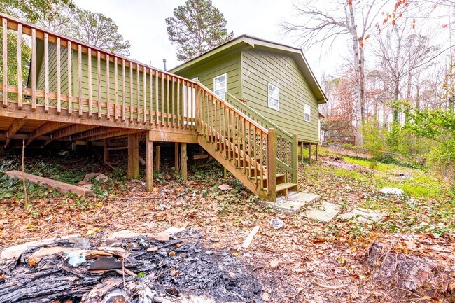 Building Photo - 1000 Rampart Pl