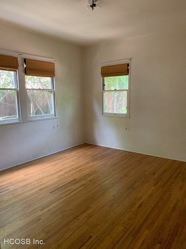 Building Photo - 3 br, 2 bath Apartment - 302 N. Soledad