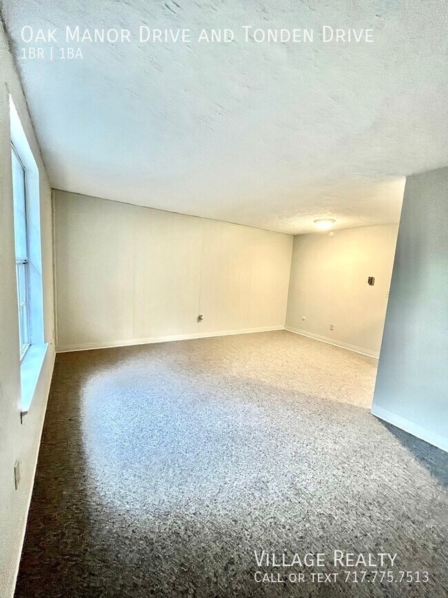 Building Photo - FEW STEPS, No one above or below! Cozy 1-B...
