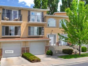 Building Photo - 9485 Fairway View Dr S