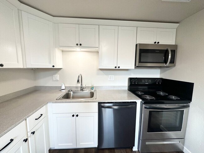 Building Photo - Rent with confidence! Across the street from College of Idaho!