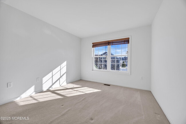 Building Photo - 82 Demarest Dr