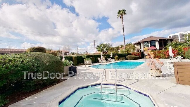 Building Photo - 533 N.Tustin Ave.