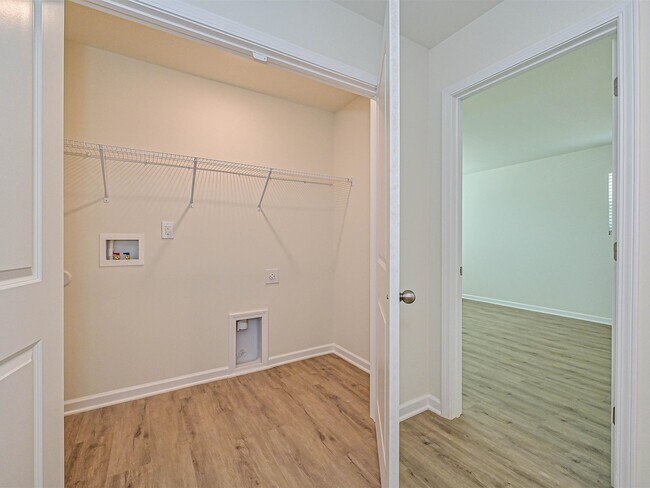Building Photo - 1725 E Cloaninger Ave